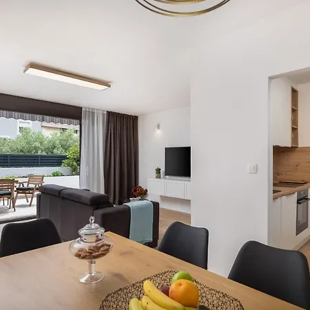 Lemon Tree Luxury, Free Parking